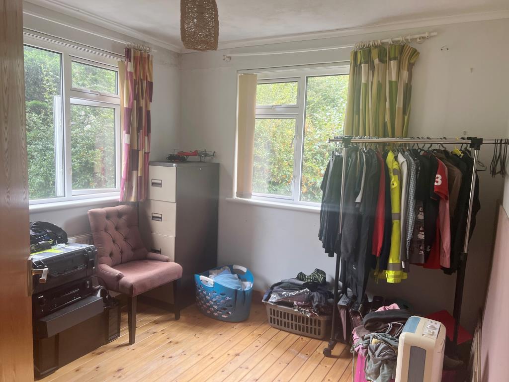 Lot: 89 - DETACHED DORMER BUNGALOW WITH GARDENS AND GARAGE FOR IMPROVEMENT -